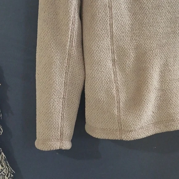 Patagonia Tan Fleece Jacket with Gray Pocket Size Med - Picture 5 of 5